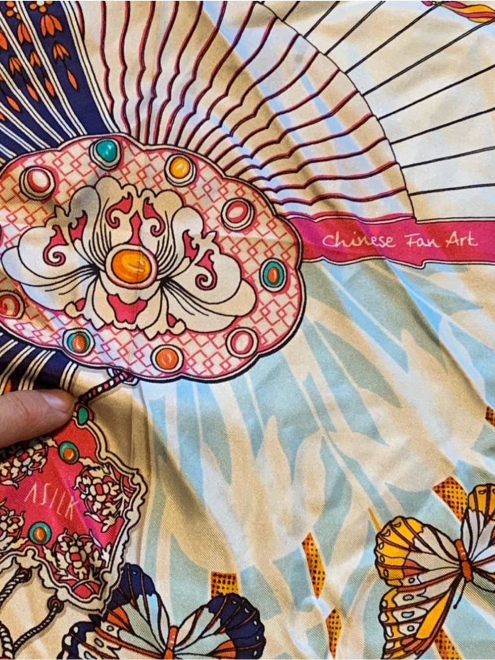 Beautiful Chinese fan scarf - Picture 2 of 3